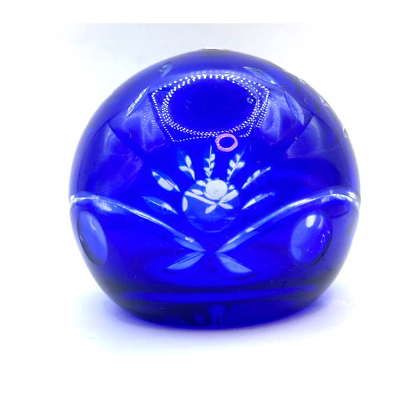 Vintage Cobalt Blue Etched Floral Art Glass Round Paper Weight Made in Romania - Picture 1 of 9